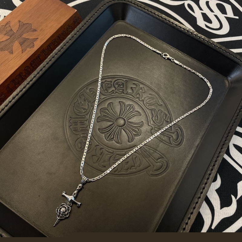 Ch**me He**ts necklaces